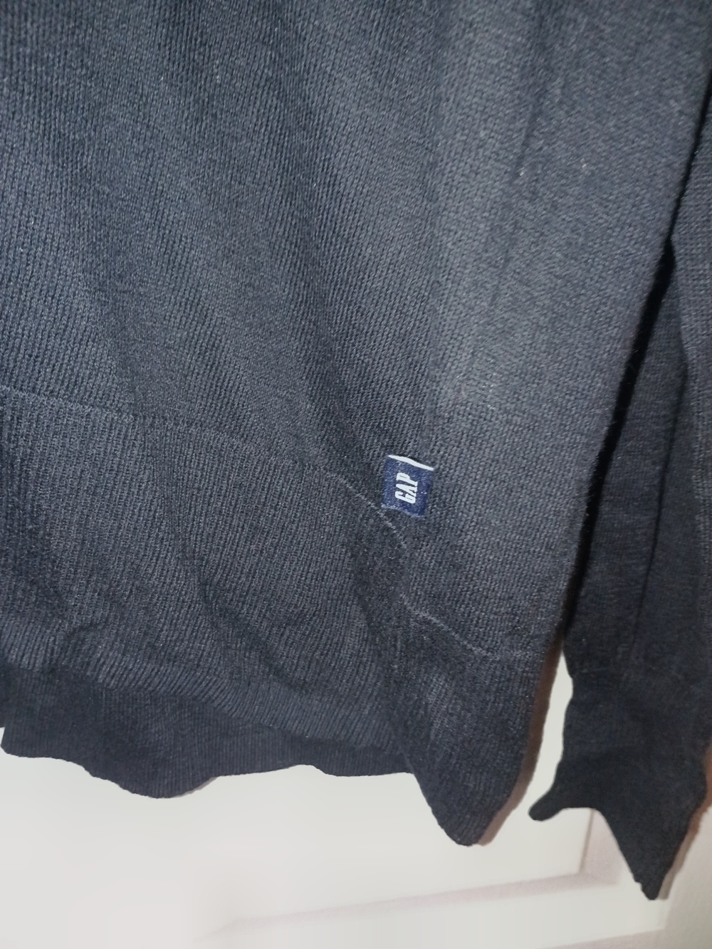 GAP Women’s Black V-Neck Sweater - Picture 3 of 5